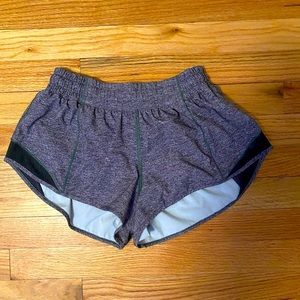 Lululemon Hotty Hot Short- 2.5”